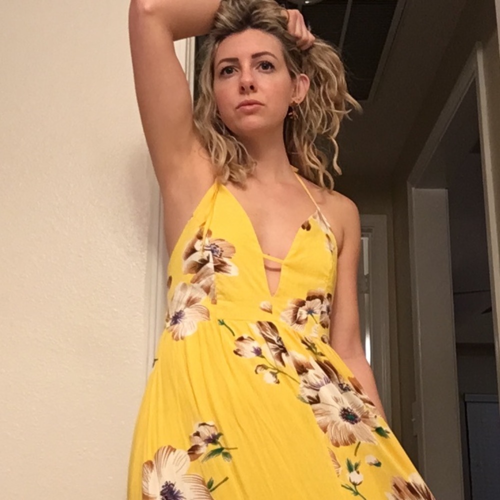 yellow Hawaiian 🌺 print dress with a slit! - Picture 6 of 8